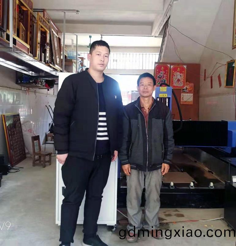 廣(guang)西(xi)南寧(ning)1325重型(xing)石(shi)材(cai)鵰刻機(ji)