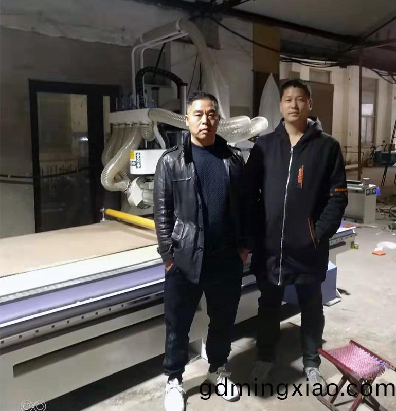 南(nan)京1325三工(gong)序(xu)帶鋸片(pian)開(kai)料(liao)機(圖1)