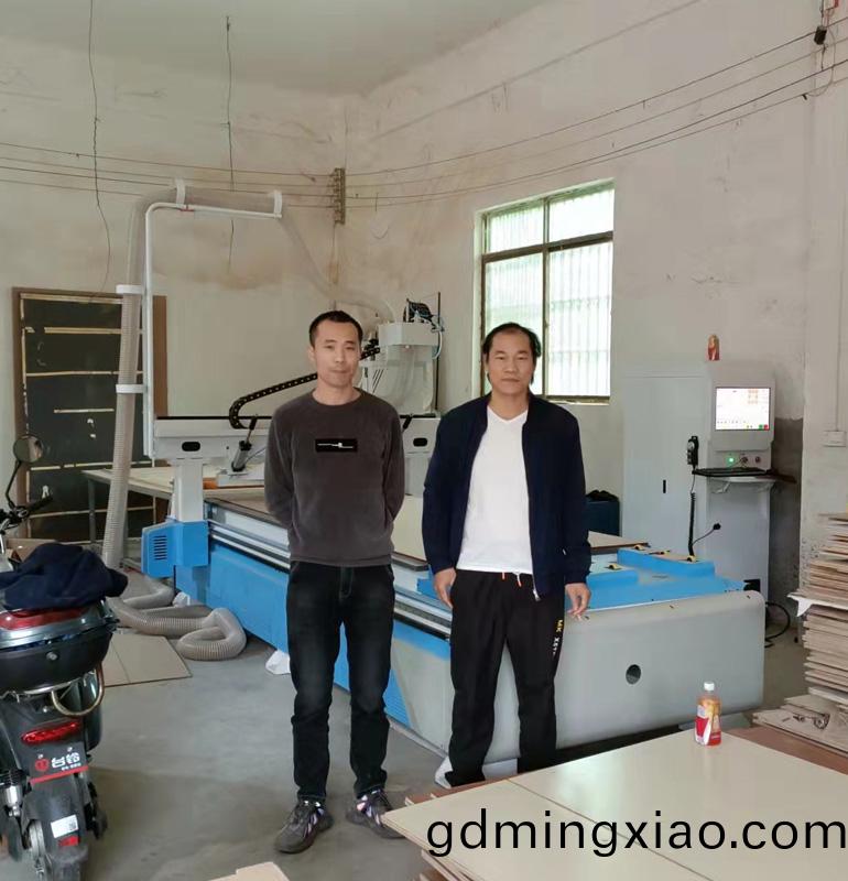 海南(nan)1330直排(pai)數控(kong)加工(gong)中心(xin)開料(liao)機(ji)(圖(tu)1)