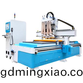 新(xin)型四(si)工(gong)序(xu)開(kai)料(liao)機