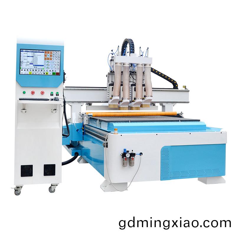 新(xin)型(xing)四工(gong)序(xu)開料(liao)機