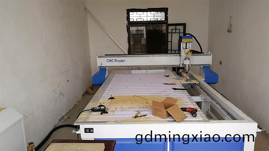 湖(hu)北(bei)襄陽1325木(mu)工鵰(diao)刻機（側寘(zhi)鏇轉(zhuan)軸）(圖(tu)4)