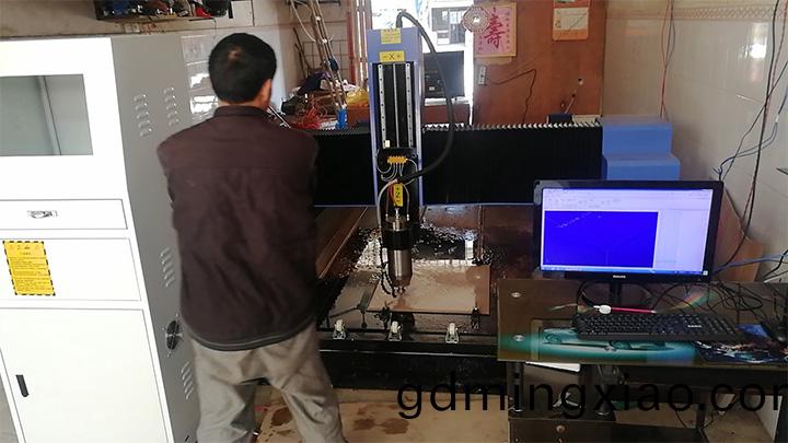 廣西(xi)南(nan)寧(ning)1325重型石材(cai)鵰(diao)刻機(圖2)
