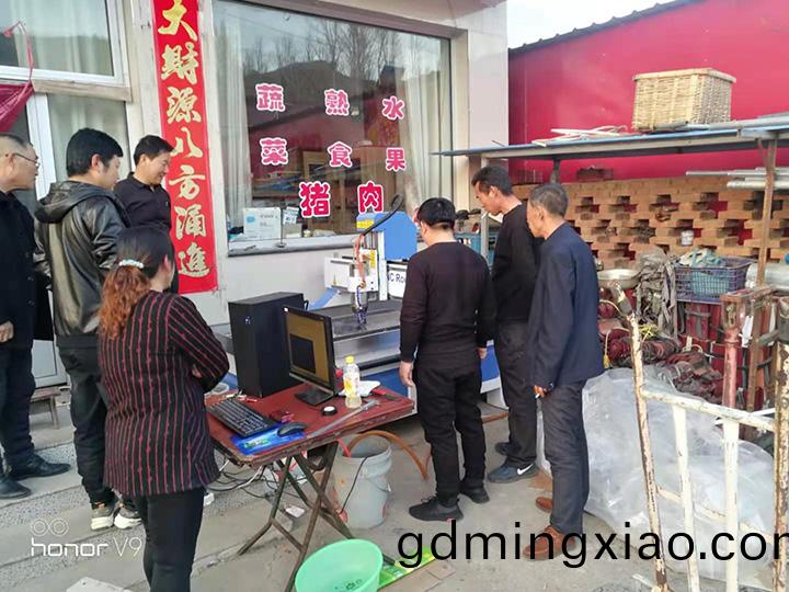河北張(zhang)傢(jia)口9015輕型(xing)石材鵰(diao)刻(ke)機(圖3)