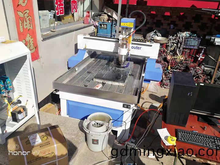 河北張傢口9015輕(qing)型石(shi)材(cai)鵰刻(ke)機(ji)(圖(tu)2)
